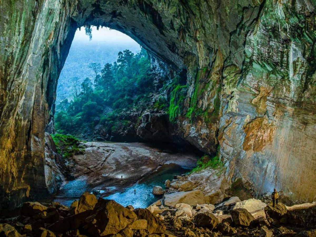 Hang En Cave Adventure: Explore Vietnam’s Hidden Underground Wonder