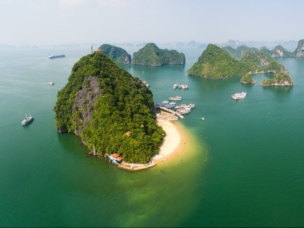 Best Time to Visit Halong Bay, Vietnam: Seasons, Weather & Tips