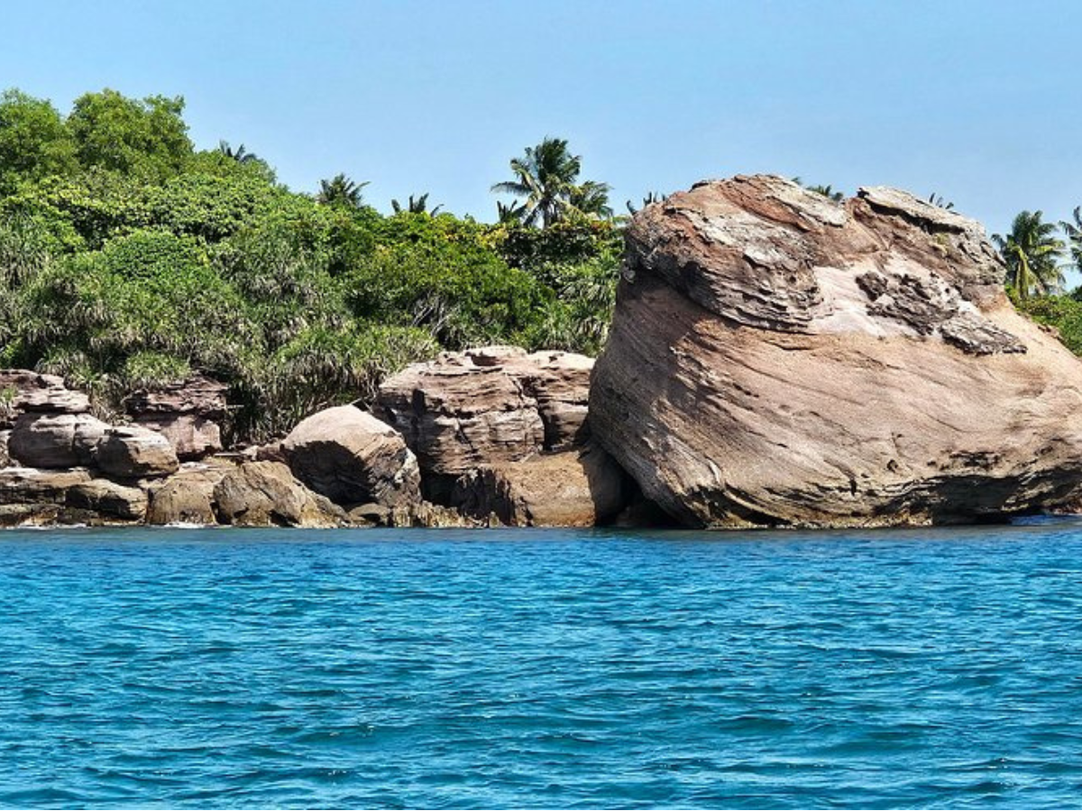 🌙 My Khe Beach Nightlife Guide: Where Ocean Breezes Meet Neon Dreams