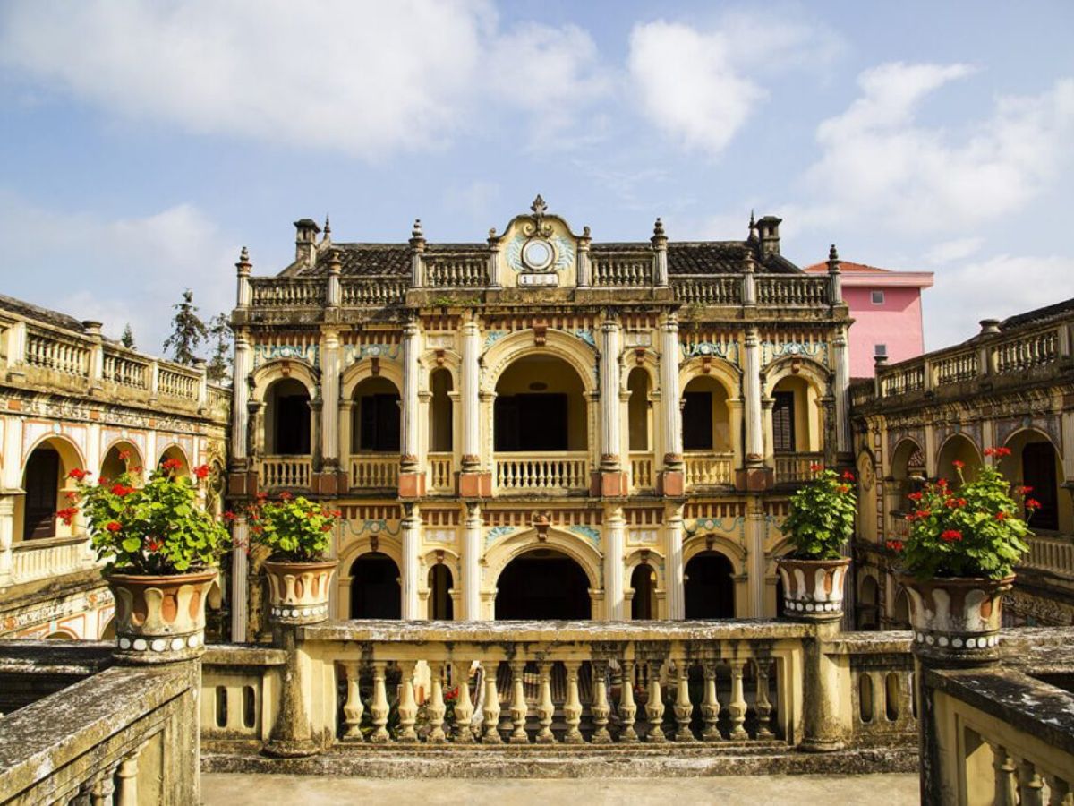 🏰 Hoàng A Tưởng Palace – The Mysterious Mansion of Bac Ha’s Cat King